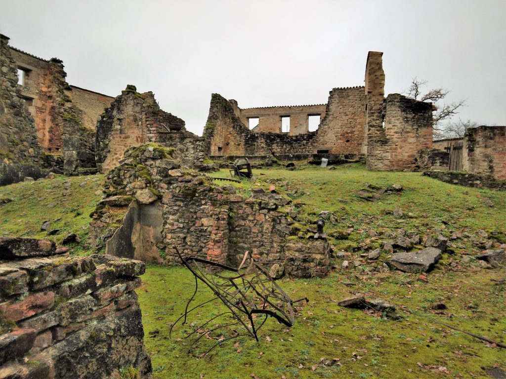 Ruines de maisons à Oradour