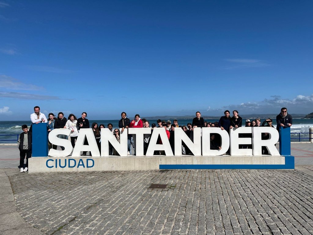 Santander photo de groupe avec les lettres de la ville