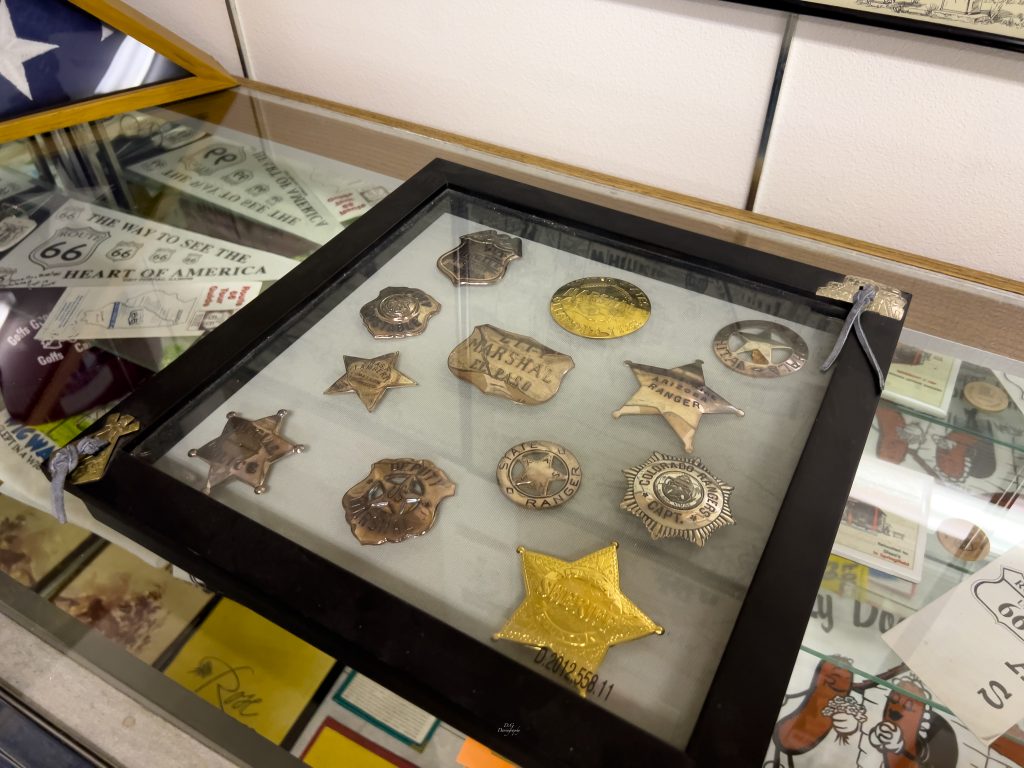 Los Angeles : vitrine avec étoiles de shérif (comme dans les films).