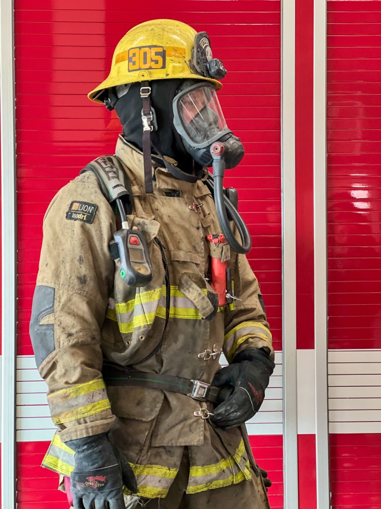 Casque de pompier avec oxygène intégré