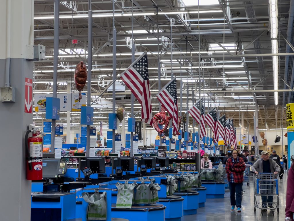 Chaque caisse a son drapeau américain