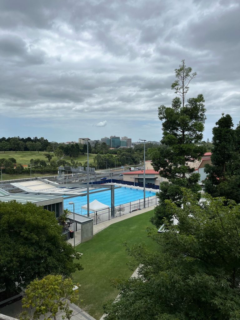 Il y a une piscine à BGGS