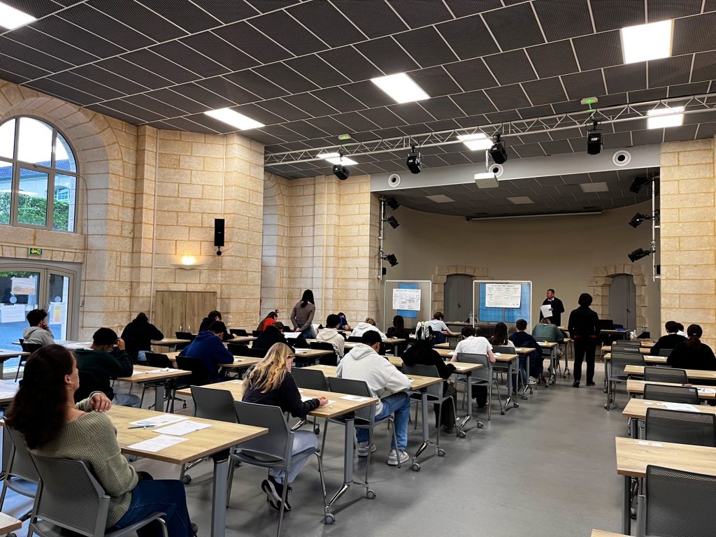 Les candidats passent l'épreuve salle Saint Paul