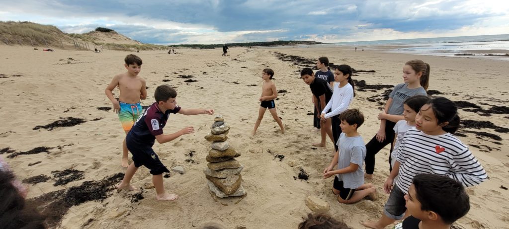 intégration : land art sur la pla