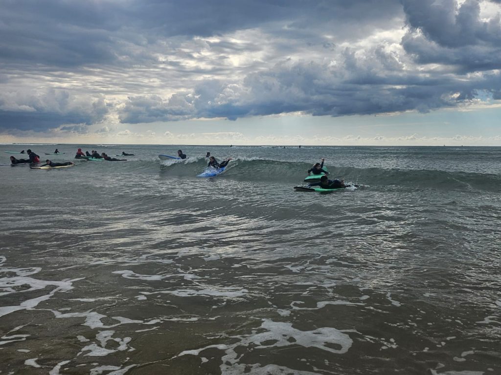 Le ciel est gris à Talmont mais on surfe quand même