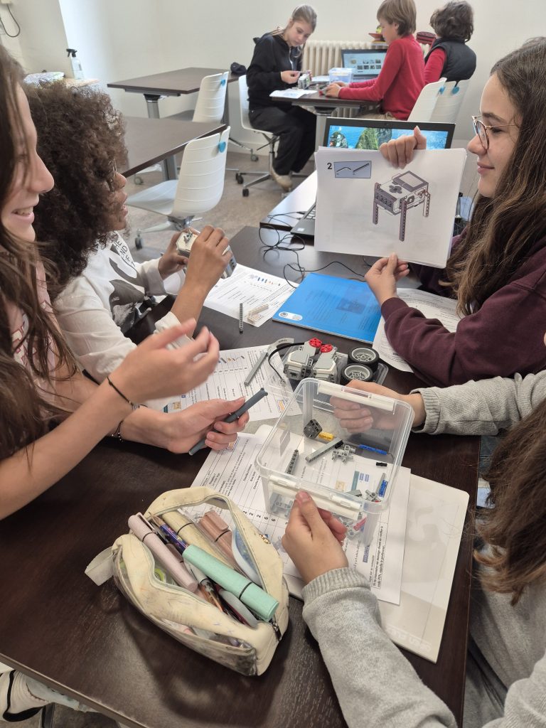 Sciences : les 6ème combinent scratch et Lego